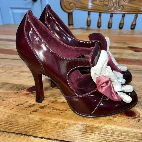 Louis Vuitton Balmoral Bordeaux Tassel heels wine patent leather, coquette girl - Picture 7 of 14